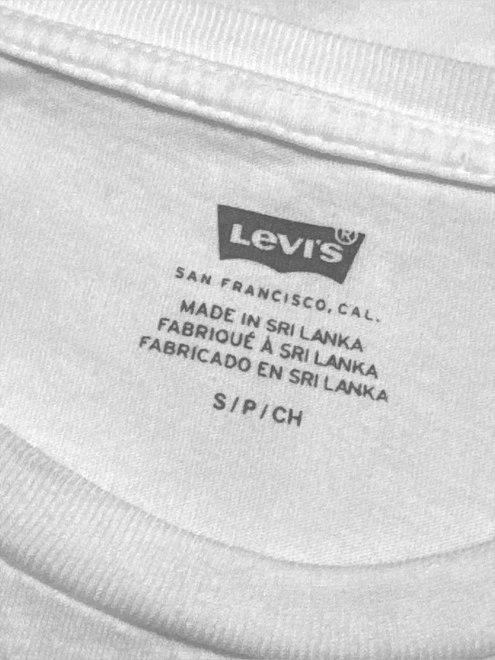 LEVI’S The Perfect Graphic Tee S 18” p2p White EUC